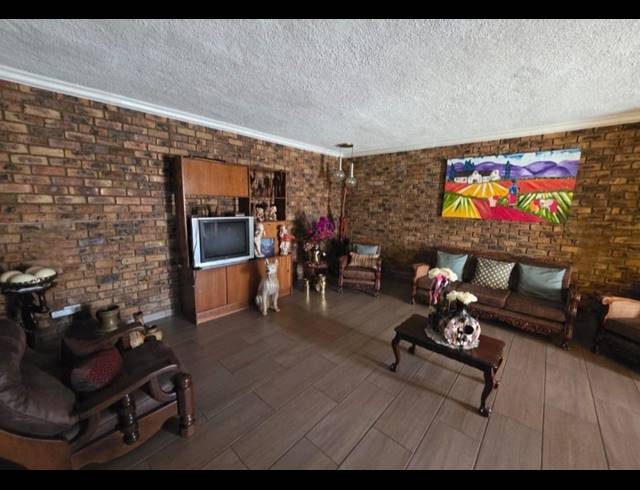 4 BEDROOM HOUSE FOR SALE IN BEDWORTH PARK